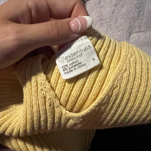 yellow knitted top - Picture 6 of 6